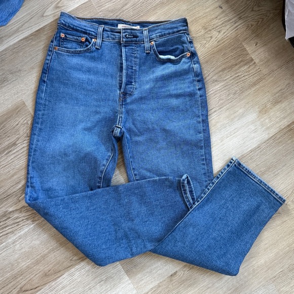 Levi's Women's Wedgie Straight Jeans Medium Wash Size 29 - Picture 2 of 8